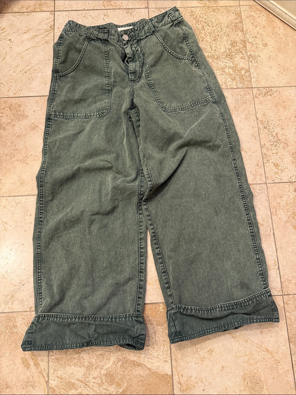 Relaxed Straight Leg Pants in Washed Green